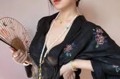 中年演员塌房天花板带亲闺女当出轨遮羞布